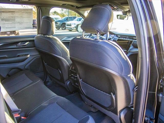2025 Jeep Grand Cherokee Laredo X 4x4