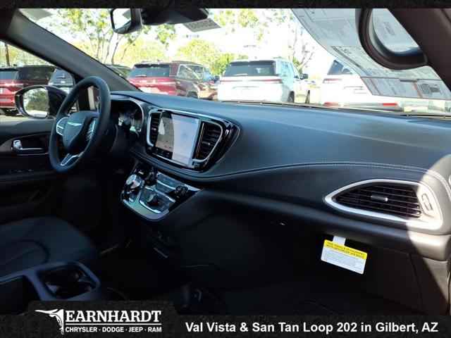 2026 Chrysler Pacifica Select AWD