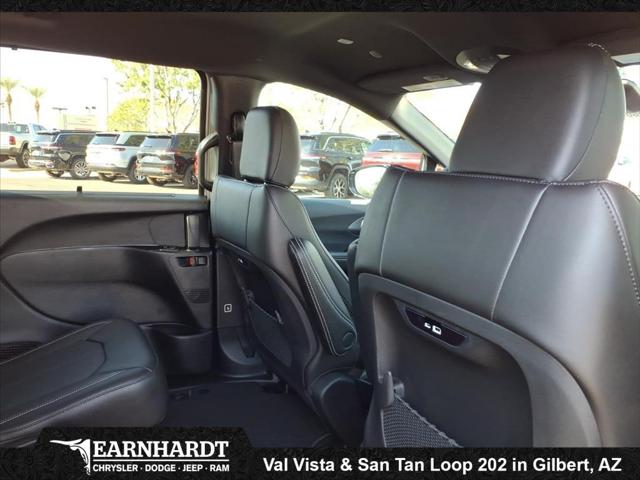 2026 Chrysler Pacifica Select AWD