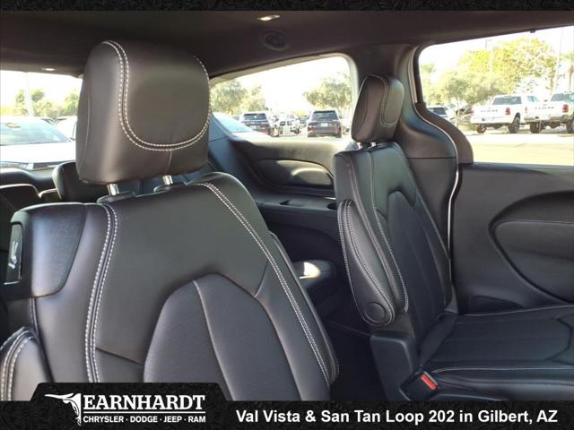 2026 Chrysler Pacifica Select AWD