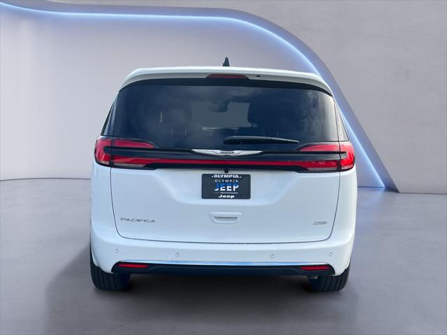 2026 Chrysler Pacifica Select AWD