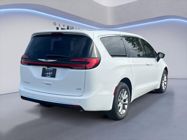 2026 Chrysler Pacifica Select AWD