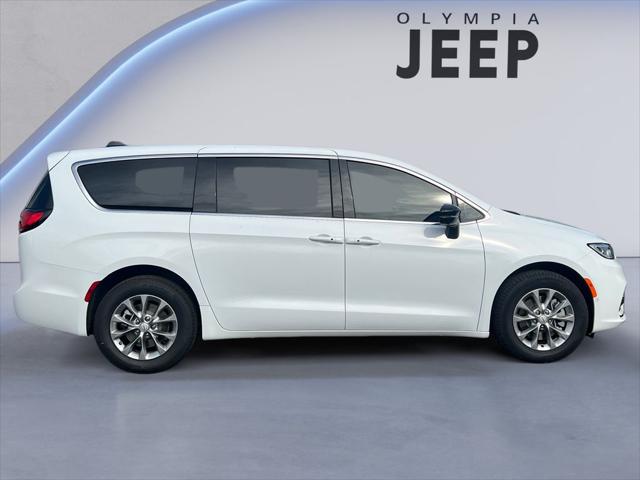 2026 Chrysler Pacifica Select AWD
