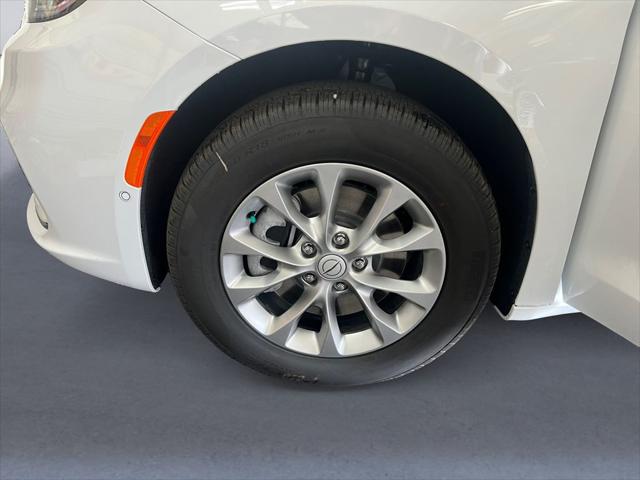2026 Chrysler Pacifica Select AWD