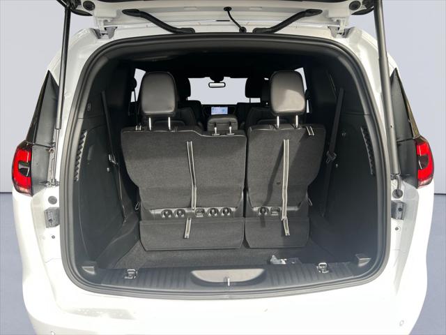2026 Chrysler Pacifica Select AWD