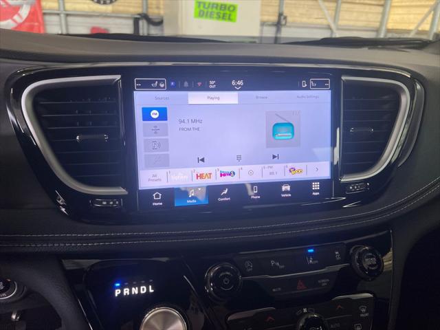 2026 Chrysler Pacifica Select AWD