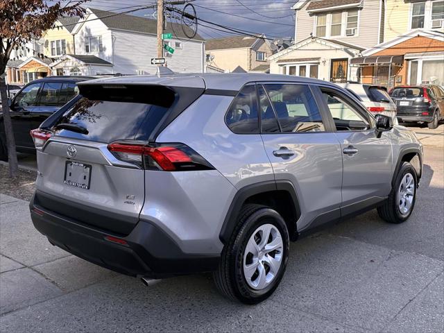 2024 Toyota RAV4 LE [4]