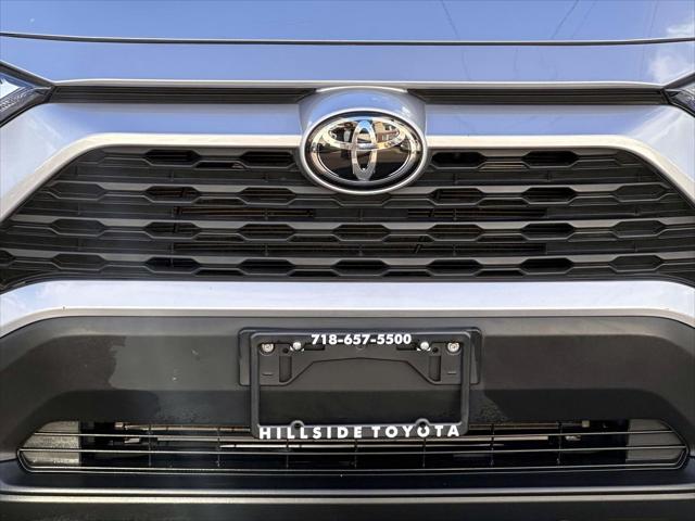 2024 Toyota RAV4 LE [8]