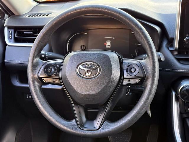 2024 Toyota RAV4 LE [16]