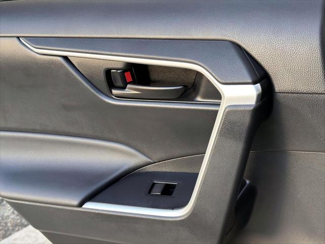 2024 Toyota RAV4 LE [19]