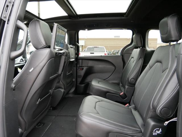 2026 Chrysler Pacifica Select AWD