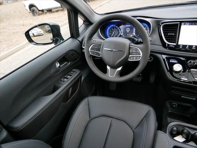 2026 Chrysler Pacifica Select AWD