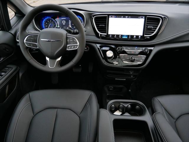 2026 Chrysler Pacifica Select AWD