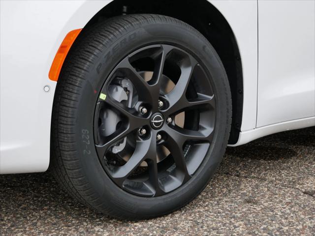 2026 Chrysler Pacifica Select AWD