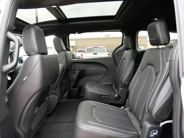 2026 Chrysler Pacifica Select AWD