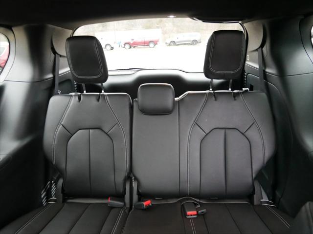 2026 Chrysler Pacifica Select AWD