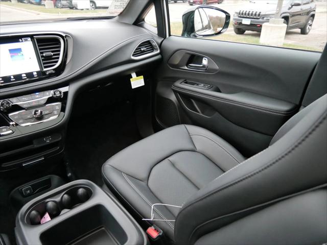 2026 Chrysler Pacifica Select AWD