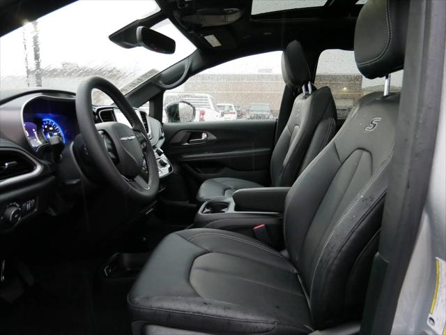 2026 Chrysler Pacifica Select AWD