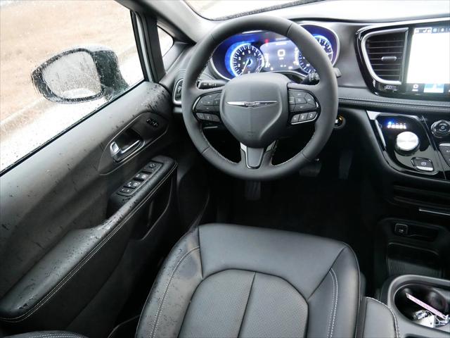 2026 Chrysler Pacifica Select AWD