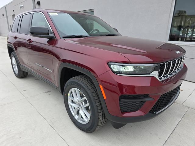 2025 Jeep Grand Cherokee GRAND CHEROKEE LAREDO X 4X4