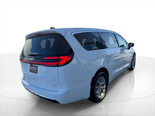2026 Chrysler Pacifica Select AWD