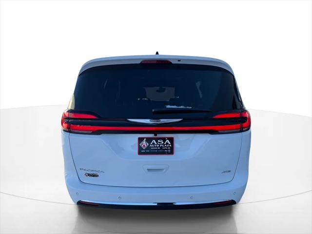 2026 Chrysler Pacifica Select AWD