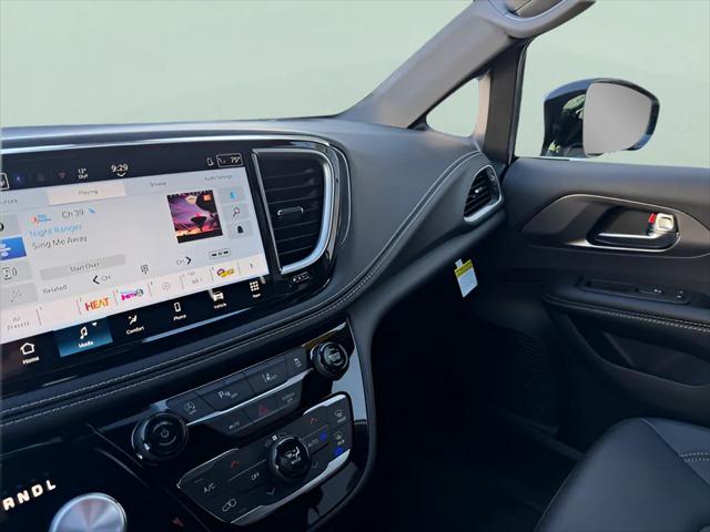 2026 Chrysler Pacifica Select AWD