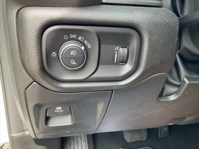 2026 Ram 1500 Express Crew Cab 4x4 5'7" Box