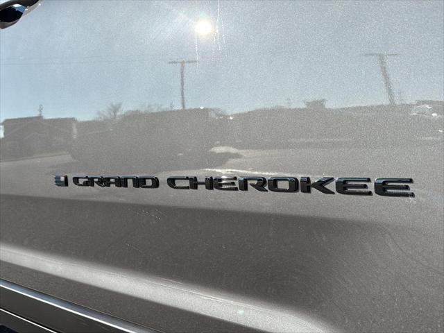 2025 Jeep Grand Cherokee GRAND CHEROKEE ALTITUDE 4X4 2025 Jeep Grand Cherokee GRAND CHEROKEE ALTITUDE 4X4