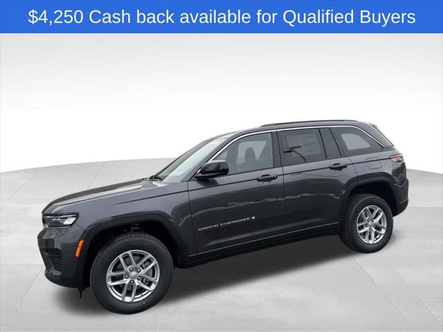 2025 Jeep Grand Cherokee GRAND CHEROKEE LAREDO X 4X4