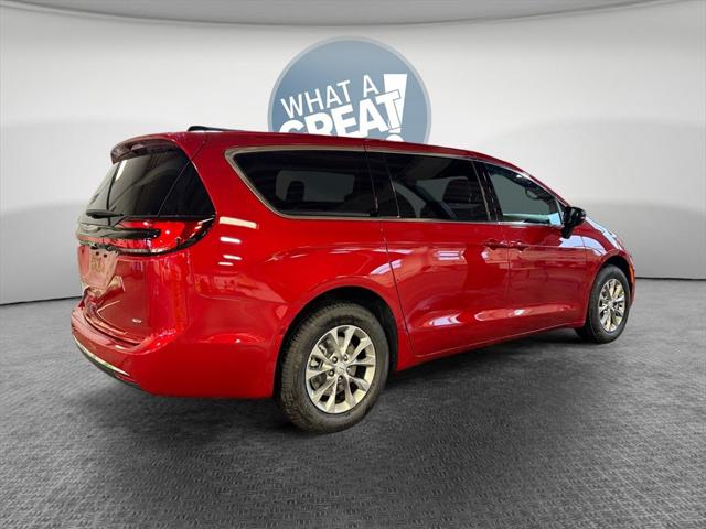 2026 Chrysler Pacifica PACIFICA SELECT AWD