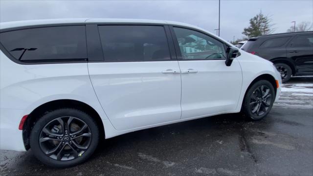 2026 Chrysler Pacifica PACIFICA SELECT AWD
