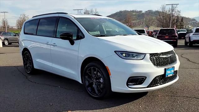2026 Chrysler Pacifica PACIFICA SELECT AWD