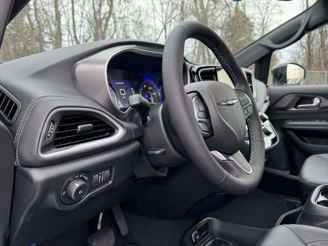 2026 Chrysler Pacifica PACIFICA SELECT AWD