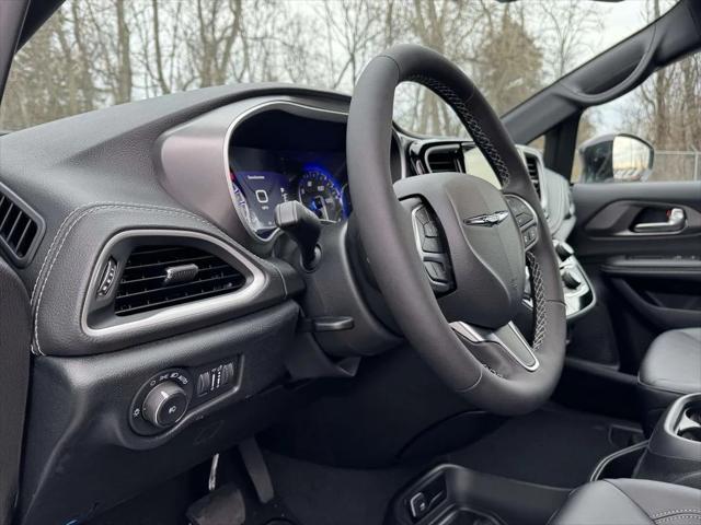 2026 Chrysler Pacifica PACIFICA SELECT AWD