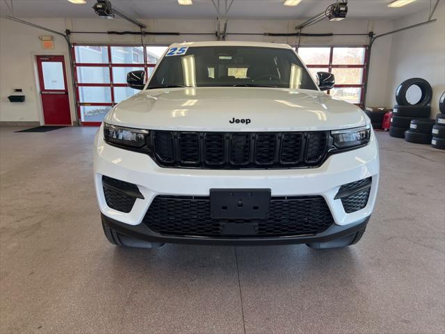 2025 Jeep Grand Cherokee GRAND CHEROKEE ALTITUDE 4X4