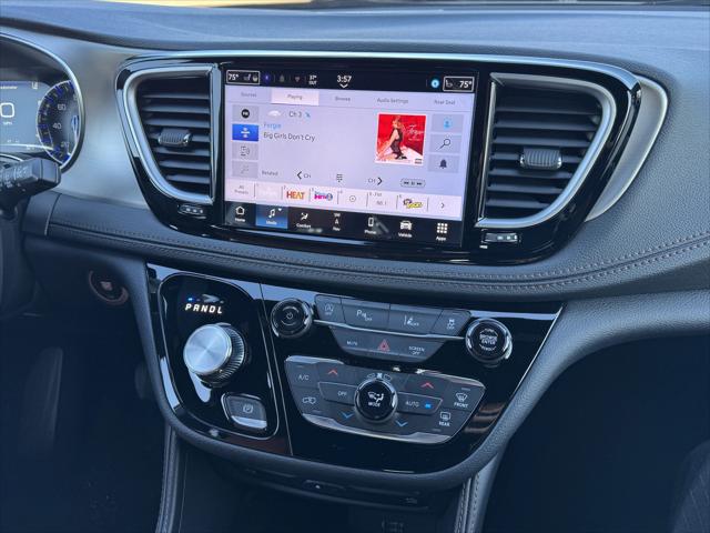 2026 Chrysler Pacifica Pinnacle AWD