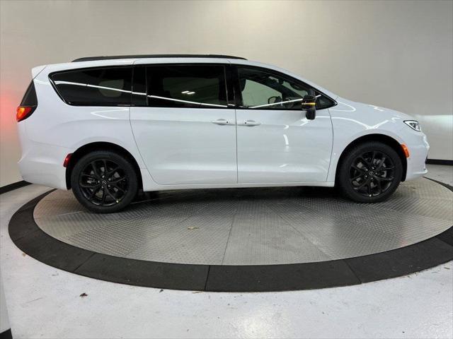 2026 Chrysler Pacifica PACIFICA LIMITED AWD