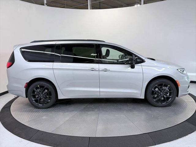 2026 Chrysler Pacifica PACIFICA LIMITED AWD