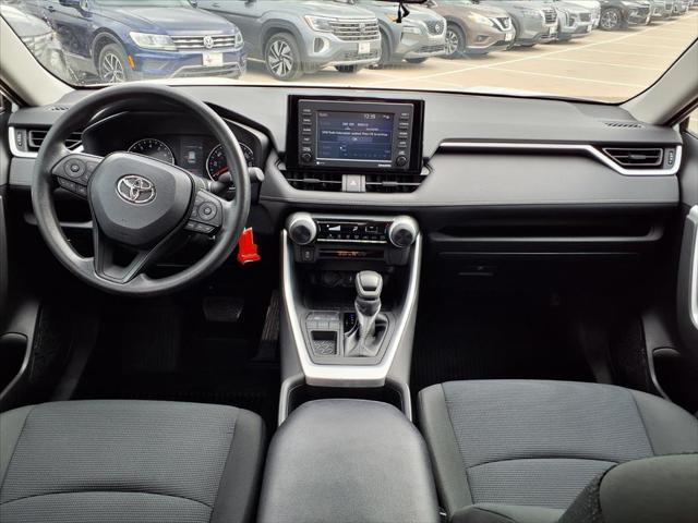 2022 Toyota RAV4 LE 2022 Toyota RAV4 LE