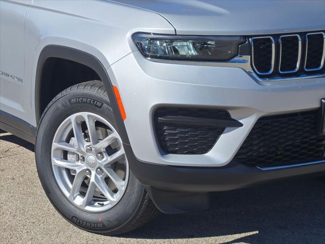 2025 Jeep Grand Cherokee GRAND CHEROKEE LAREDO X 4X4