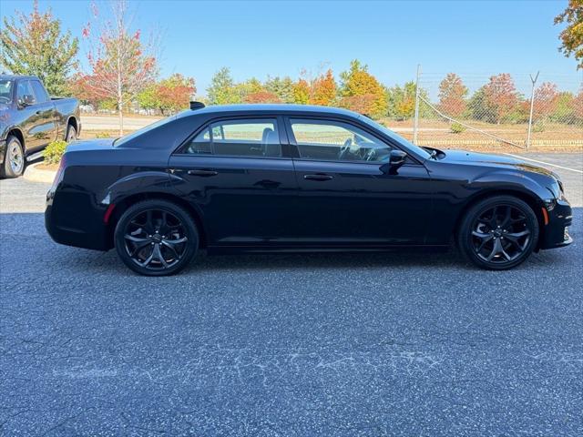 2022 Chrysler 300 Touring L 2022 Chrysler 300 Touring L