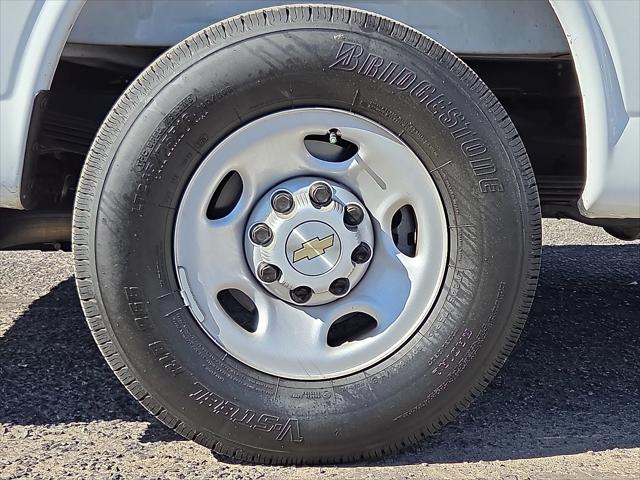 2025 Chevrolet Express Passenger RWD 3500 Extended Wheelbase LS