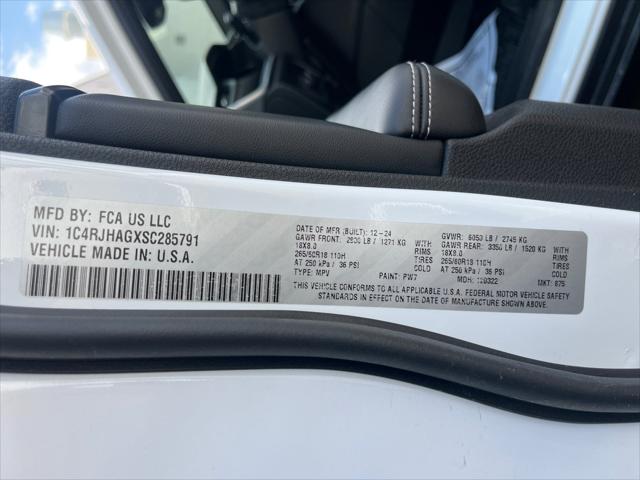 2025 Jeep Grand Cherokee Laredo X 4x4