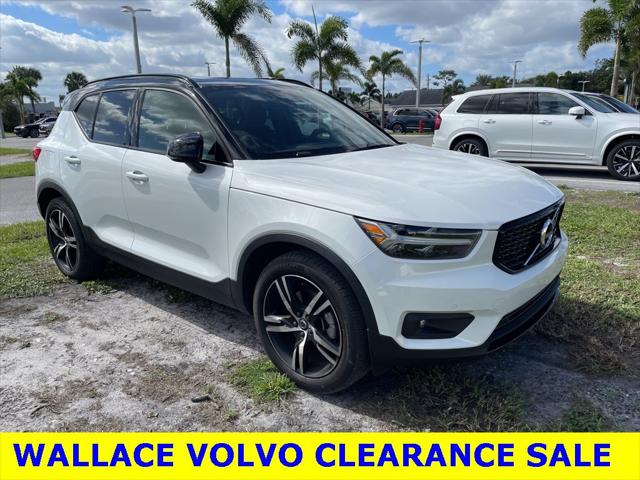 2022 Volvo XC40 T5 R-Design
