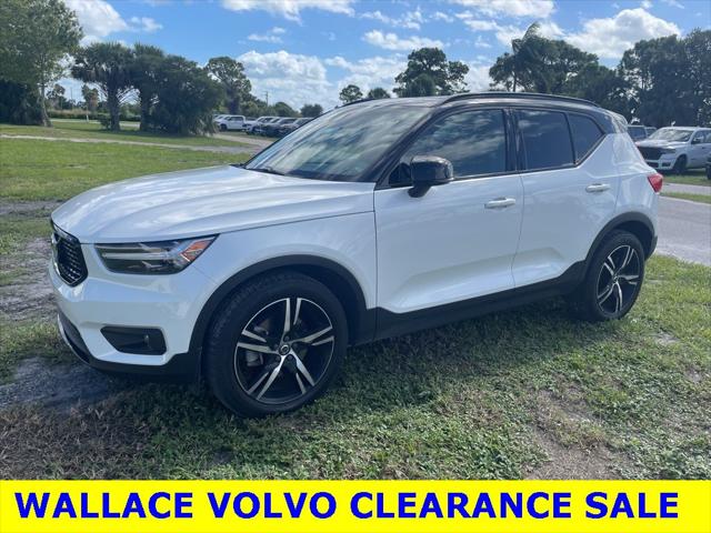 2022 Volvo XC40 T5 R-Design