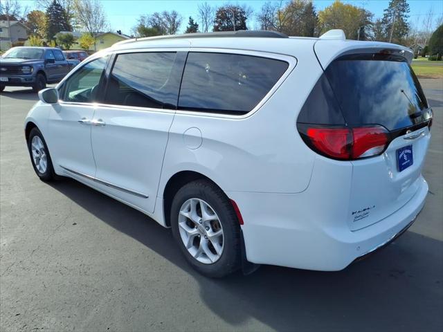 2017 Chrysler Pacifica Touring-L 2017 Chrysler Pacifica Touring-L