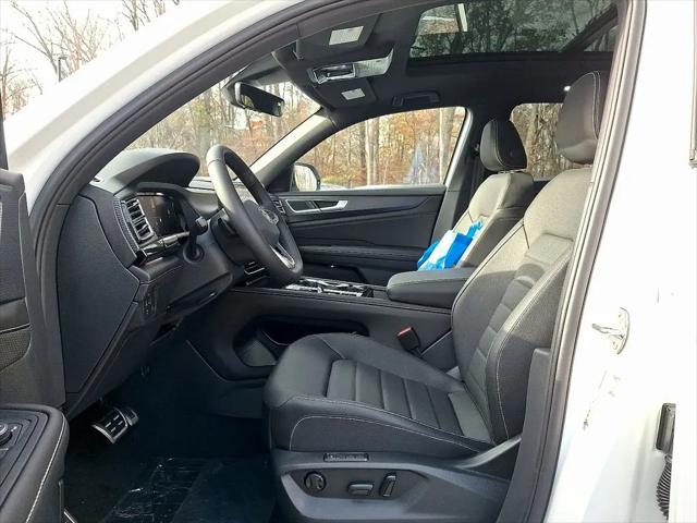 2026 Volkswagen Atlas Cross Sport SEL R-Line Black