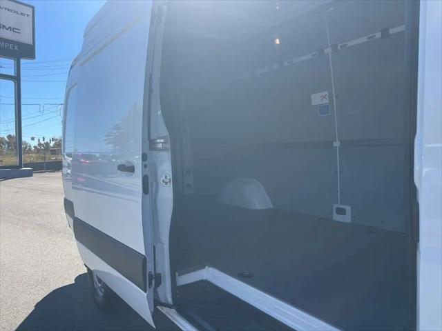 2025 Mercedes-Benz Sprinter 2500 High Roof 4-Cyl Diesel HO