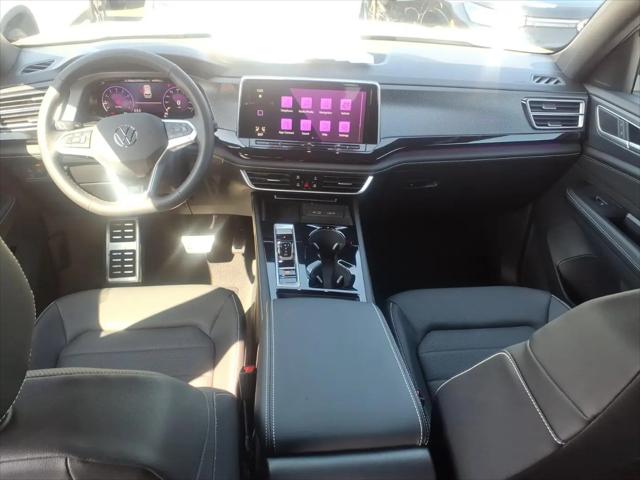 2026 Volkswagen Atlas Cross Sport SEL R-Line Black